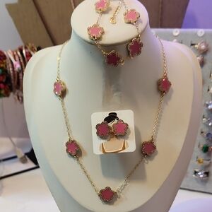CLOVER PINK NECLACE SET..